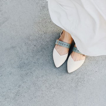 香草夾心冰淇淋 尖頭簍空繫帶平底鞋