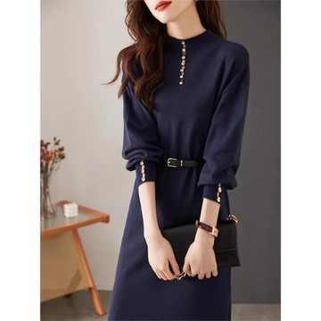 正品哥家新款2025秋冬半高領紐扣裝飾配大衣羊毛針織中長連衣裙