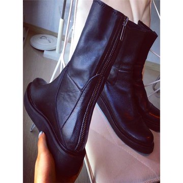 歐美2024秋冬季新款圓頭黑色短靴女平底厚底后拉鏈中筒馬丁靴英倫