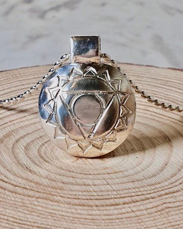 七脈輪純銀手工打造擴香褂飾 喉輪