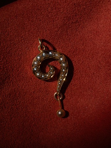 1890s 英國 維多利亞時代晚期 珍珠問號黃金吊墜