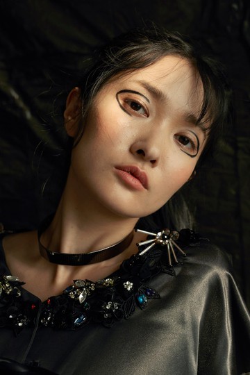 GELÉE 黑色緞面拼接釘珠刺繡蕾絲蝴蝶結綁帶洋裝禮服