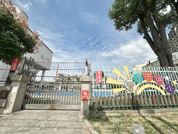 (馬斯)大里崇光國小邊間臨路孝親透天前院停車｜台中市大里區東明路