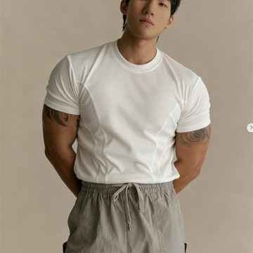 clean fit boxy 合身剪裁 圓領短t 解構 線條 剪裁 合身 短t 上衣 健身 運動 ZS23
