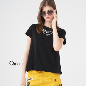 【Qiruo 奇若名品】專櫃精品黑色水鑽造型衫小傘狀上衣(胸前水鑽項鍊修飾 浪漫高貴黑色上衣8896A)