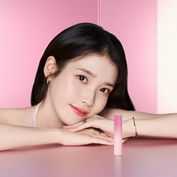 新色登場【Estee Lauder 雅詩蘭黛】水啵啵琉璃潤唇膏 06冰紛莓果-IU同款新色💗|唇膏推薦 夏日唇膏 生日禮物 IU