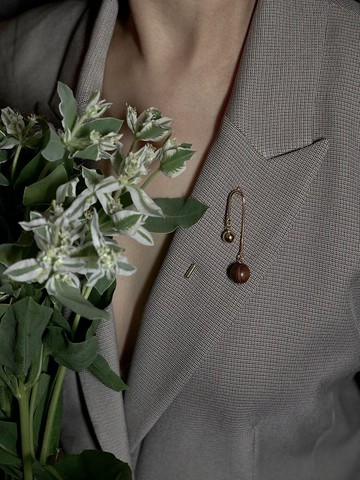 Altair&Vega (手工打磨木球胸針)