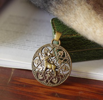 古董獵人守護者法國古銅色蕾絲雕花十字架動物雄鹿墜子 CH234