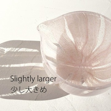 略大尺寸, 附註水口的白粉色玻璃片口抹茶碗, 可使用熱水, 附禮盒