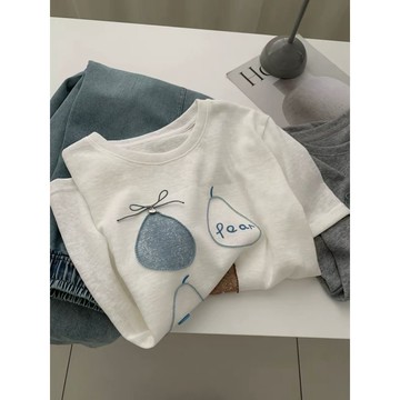 【台灣出貨】大碼刺繡印花短袖T恤 微胖女孩夏季T恤上衣 寬鬆顯瘦遮肉日常穿搭 2026新款時尚透氣涼感輕薄無負擔