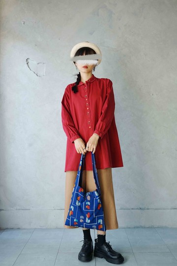 尋寶古著-紅色系斜紋棉十字繡小花清新傘版襯衫