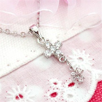 《伊飾童話》愛戀十字星＊繽鑽項鍊