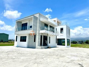 礁溪現代風清水模農舍-採光明亮，獨立陽台，飽覽田野｜宜蘭縣礁溪鄉踏踏二路