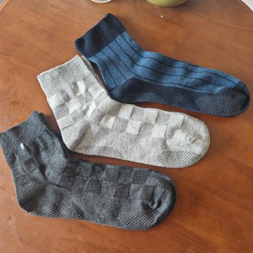 外貿男士點膠防滑襪老人襪雙針吸汗透氣秋冬款防滑底休閑襪居家