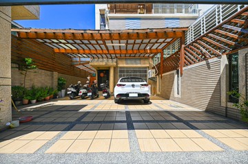 仁武邊間大地坪 大面寬小庭院雙車墅｜高雄市仁武區名山一街