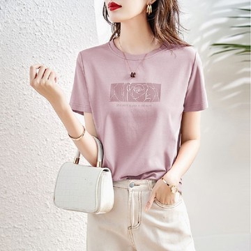 【LANNI 藍尼】小康限定～挑戰最低價 玫瑰圖騰休閒上衣 現+預(上衣/女裝/T恤/休閒/百搭)