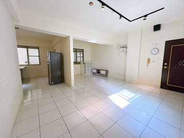 中華路熱鬧商圈~明亮3房平車電寓～鄰近大橋火車站｜台南市永康區中華路