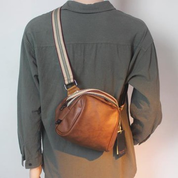 日系復古單肩拉鏈休閑斜挎包