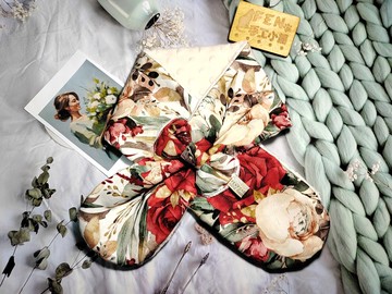 台灣設計師布白底烈豔玫瑰花蝴蝶結圍脖-不分年齡圍脖-短圍巾-