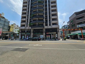 美麗綻收租雙店面附四平車｜高雄市新興區自立二路