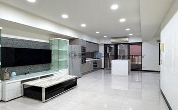 低總價~巨蛋商圈捷運宅~三房平車~格局方正｜高雄市鼓山區文信路