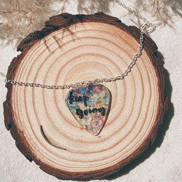 【客製化飾品】彩虹閃片碎花押花結他撥片頸鏈