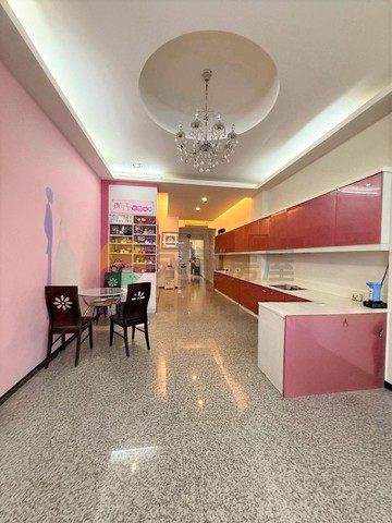 莊敬國小漂亮電梯透天可做店面｜高雄市三民區大福街