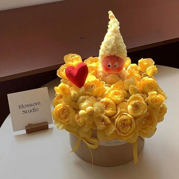 浪漫小衆可愛星星人玩偶玫瑰花束抱抱桶成品仿真花束生日禮物女友