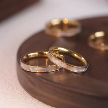 不掉色！洗手不用摘感白色貝母網紅簡約鍍14K金鈦鋼女戒指環