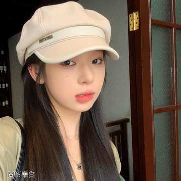 【梨花HaNA】低調的宣示  皮革拼接MIN字母海軍報童帽