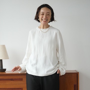 荷葉領優雅長袖上衣 棉混材質 簡約百搭 舒適透氣 白色 250212-1