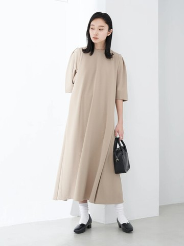 素面蓬袖剪裁連身長洋裝(1M21L1H0100) - earth music&ecology