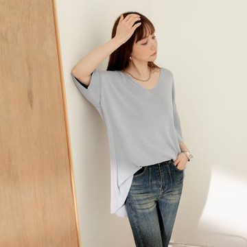 OB嚴選中大尺碼-冰絲曲珠針織素色V領長版上衣《FA3117》