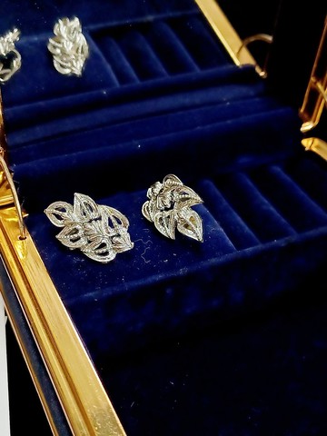 vintage jewelry  銀色葉形徽章夾式耳環