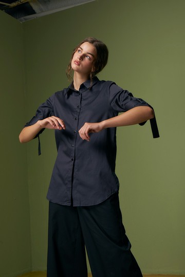 Off-season sale 深藍色袖釦環襯衫