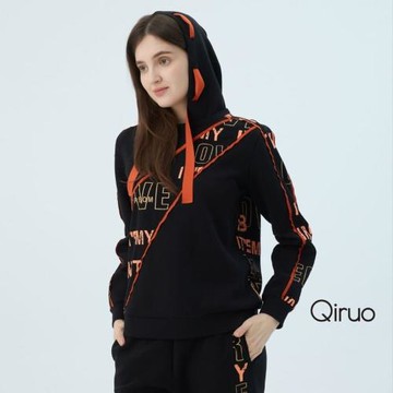 【Qiruo 奇若】秋冬專櫃黑色連帽上衣7229A字母設計