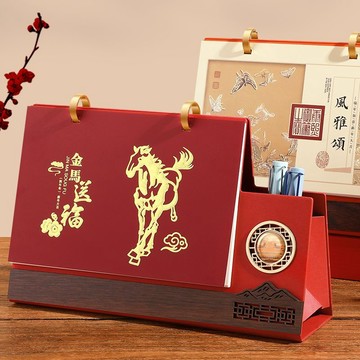新年禮物 高檔皮質檯曆 2026 年新款可定製日曆辦公室文化創意擺件多功能筆筒