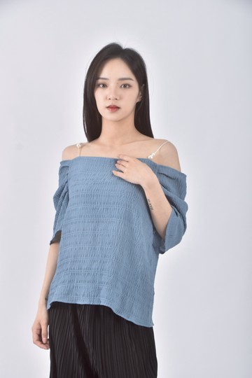(S) tinamini露肩藍色短袖上衣