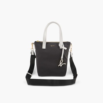 agnes b.Voyage 輕量尼龍b logo掛飾直式兩用包(小)