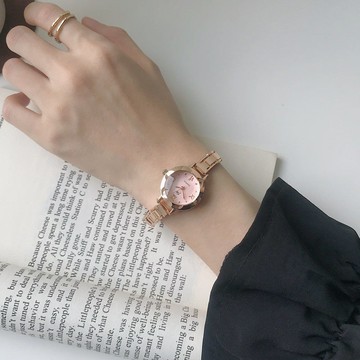 免運🔮小巧精緻鏈條手錶女小衆輕奢學院風初高中學生簡約氣質時尚手鍊表簡約學生手錶 考試手錶 防水手錶 靜音手錶 女生手錶