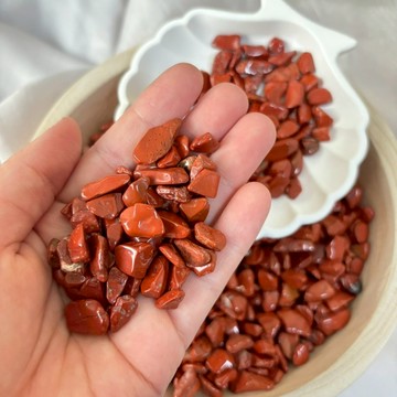 ❤️天然水晶 紅碧玉 7–9mm 碎石 100g 穩定能量 增強生命力 強化根基 開運碎石 水晶淨化 海底輪 轉運 水晶
