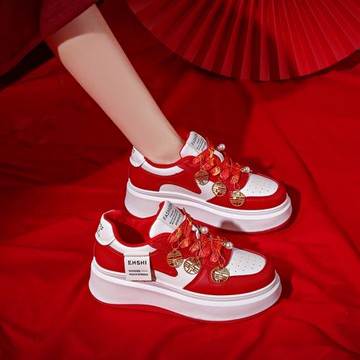 紅色真皮老爹鞋女2026年新款新娘結婚配秀禾久站不累腳軟底運動鞋