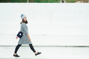 島中坊研 深藍色帆布斜背小圓筒袋