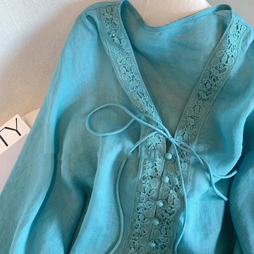 法式寬鬆上衣 襯衫 長袖衫 上衣 法式輕熟氣質時髦蕾絲花邊V領長袖襯衫女夏季新款寬鬆上衣ins