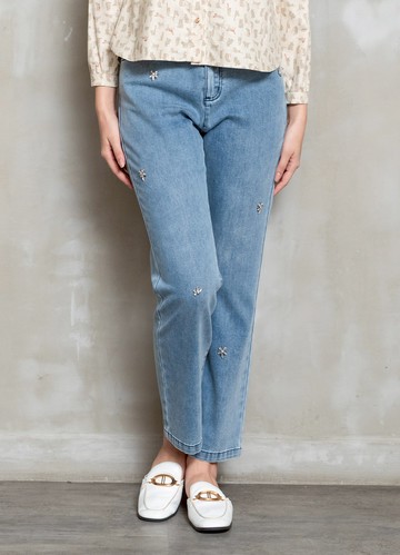 淺藍微風鑽飾小直筒牛仔褲