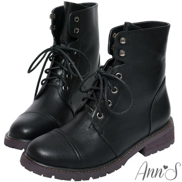 Ann’S無畏經典-帥氣6孔綁帶小羊皮短靴-黑
