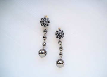 tachibanaya 傳統工藝 手鞠球 刺繡 耳環 金屬球鏈 黑 深藍 灰色