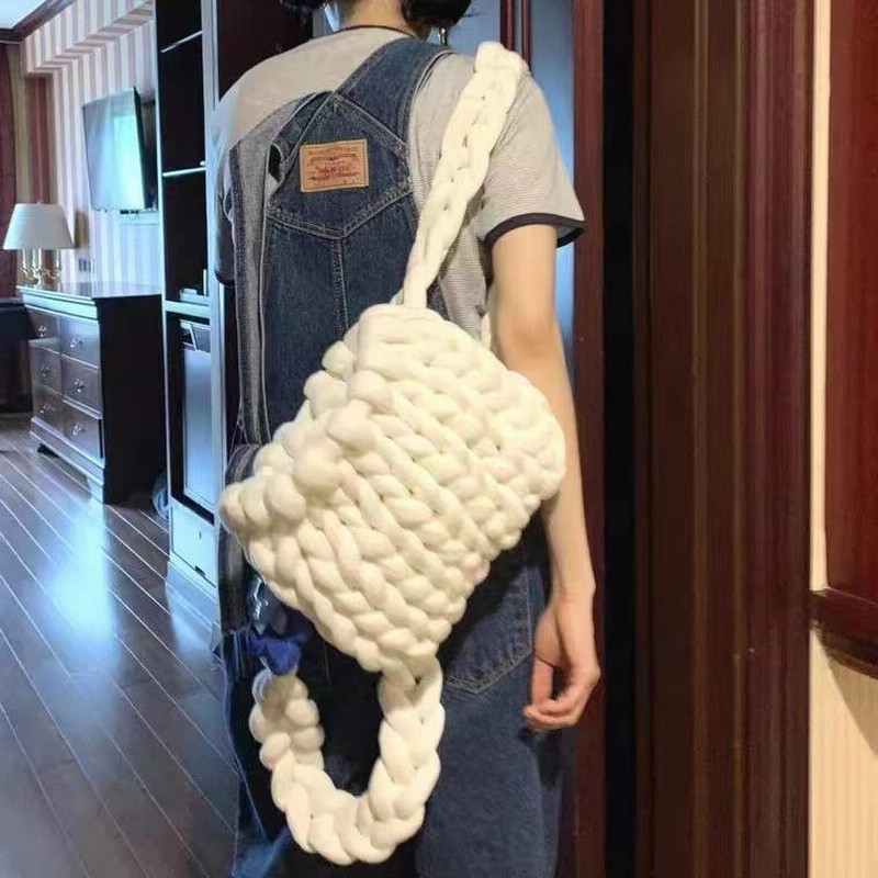 ふわふわ キュート な マンドゥバッグ バッグ リュック 韓国 もこもこ 可愛い 鞄 カジュアル 手編み風 ハンドメイド ホワイト 通販 Lineポイント最大10 0 Get Lineショッピング