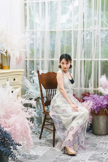 馬克的度假日記  刺繡網紗背後綁蝴蝶結縮腰洋裝