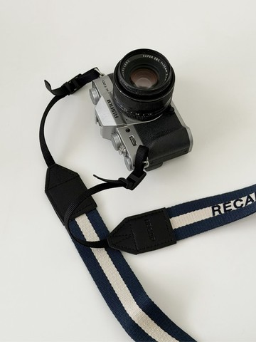 RECAP | CAMERA STRAP 大尺寸：客製化姓名。